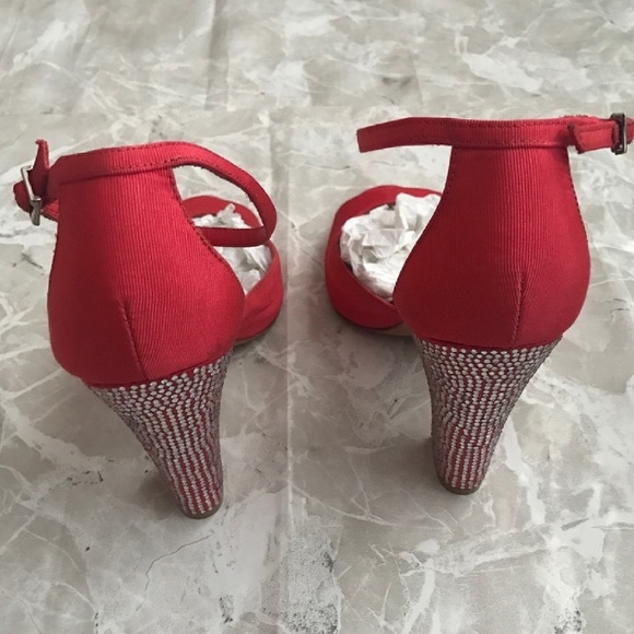 Badgley Mischka open Toe Heels - Picture 3 of 6